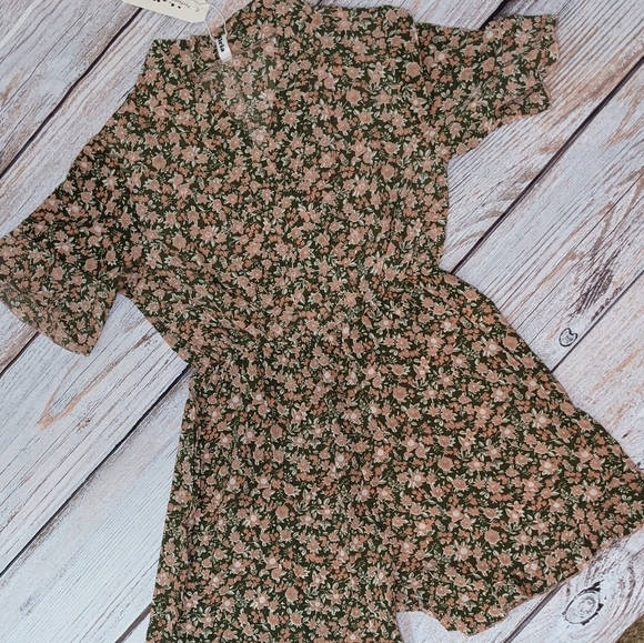 Floral romper - Picture 7 of 9